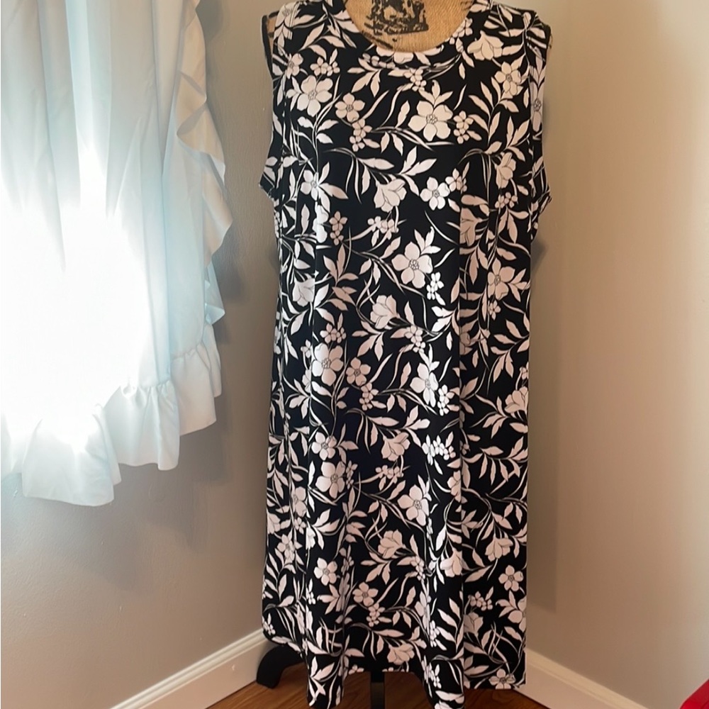 Karen Kane black and white floral swing dress 2x